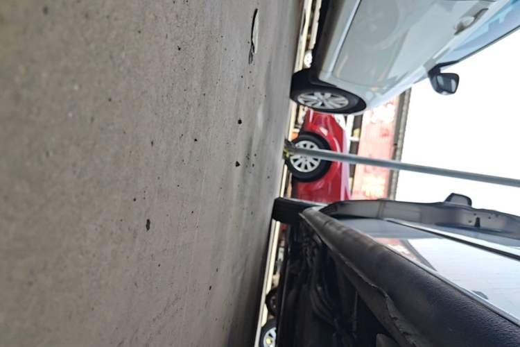 Used Mercedes-Benz Vito 2011 2.5L 7-seater executive version Left Side Sill