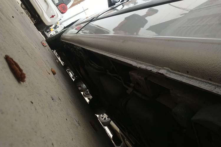 Used Mercedes-Benz Vito 2011 2.5L 7-seater executive version Left Side Sill