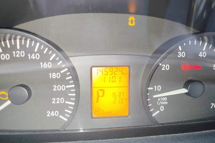 Used Mercedes-Benz Vito 2011 2.5L Elite Edition Odometer Close Up