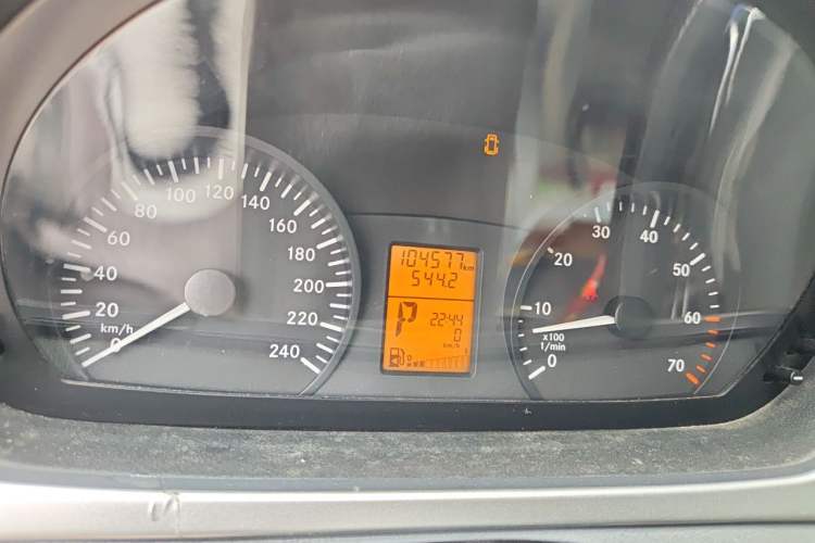 Used Mercedes-Benz Vito 2011 2.5L 7-seater executive version Odometer Close Up