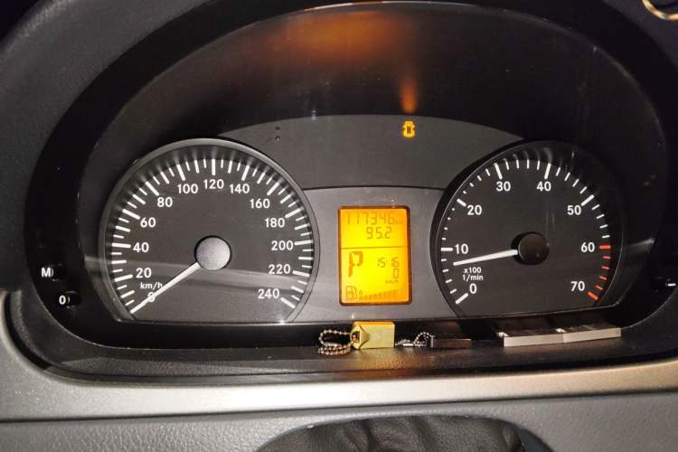 Used Mercedes-Benz Vito 2011 2.5L Elite Edition Odometer Close Up