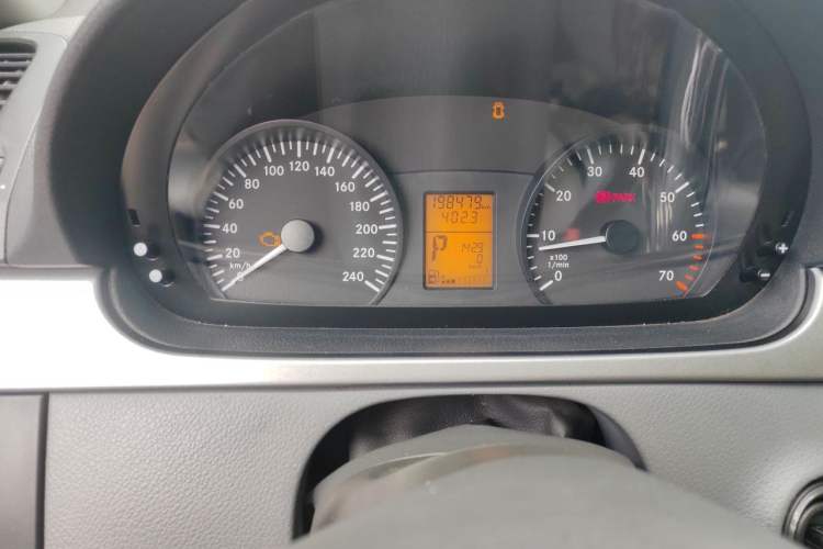 Used Mercedes-Benz Vito 2011 2.5L Elite Edition Odometer Close Up
