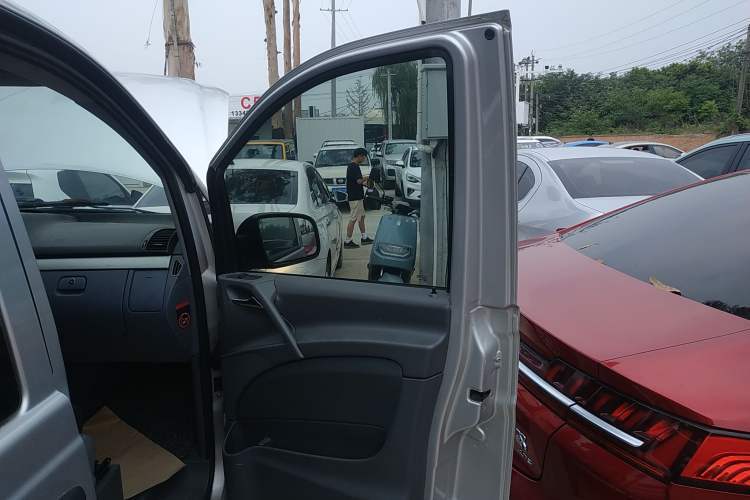 Used Mercedes-Benz Vito 2011 2.5L 7-seater executive version Right Front Door Interior
