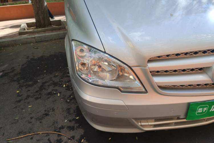 Used Mercedes-Benz Vito 2011 2.5L Elite Edition Right Front Headlight