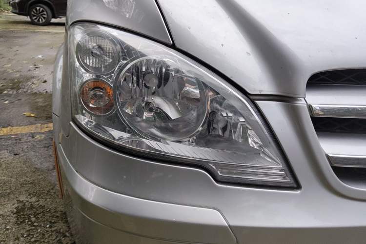 Used Mercedes-Benz Vito 2011 2.5L 7-seater executive version Right Front Headlight