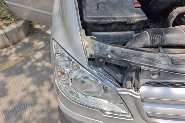 Used Mercedes-Benz Vito 2011 2.5L Elite Edition Right Front Headlight