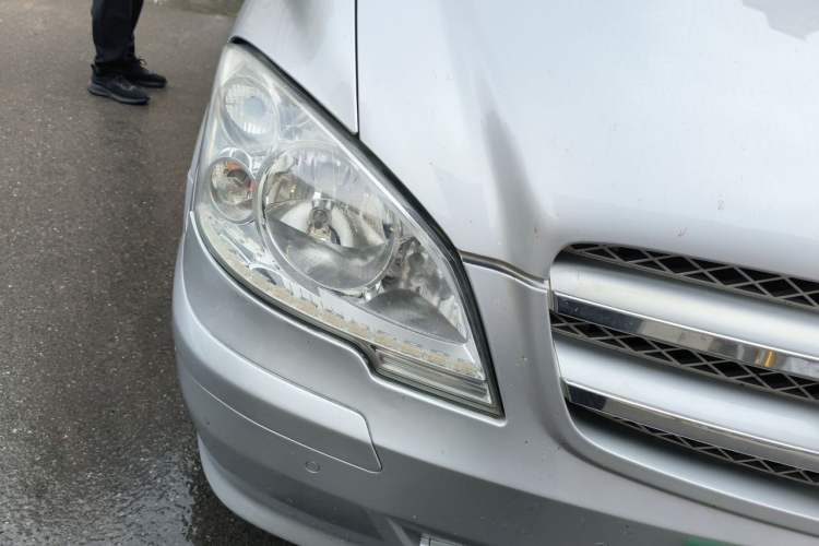 Used Mercedes-Benz Vito 2011 2.5L 7-seater executive version Right Front Headlight