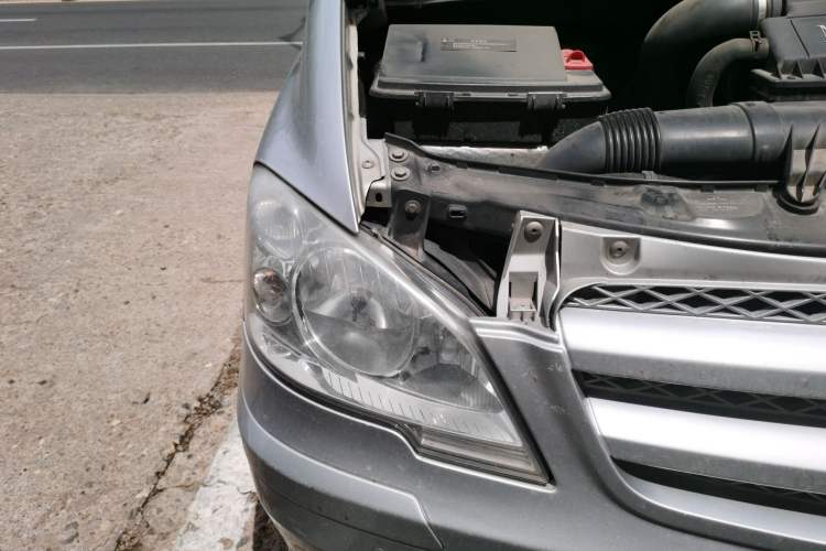 Used Mercedes-Benz Vito 2011 2.5L Elite Edition Right Front Headlight