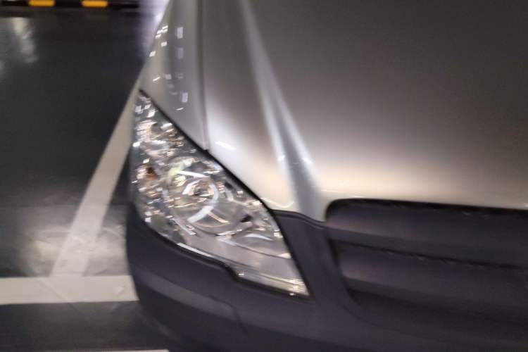 Used Mercedes-Benz Vito 2011 2.5L Elite Edition Right Front Headlight