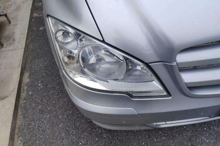 Used Mercedes-Benz Vito 2011 2.5L Elite Edition Right Front Headlight