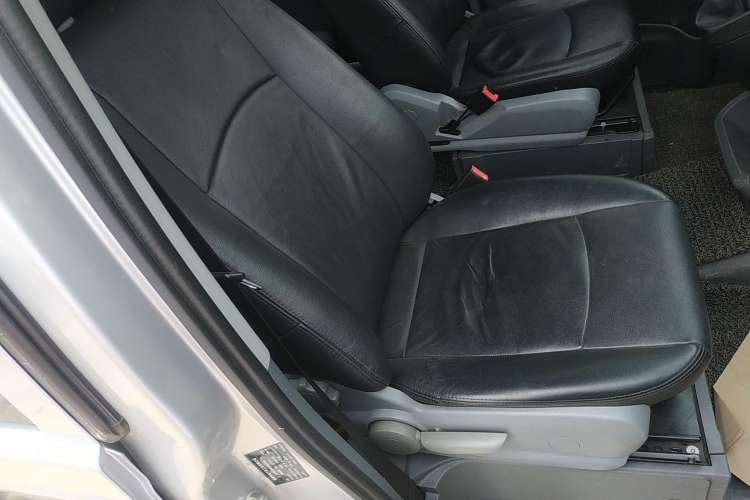 Used Mercedes-Benz Vito 2011 2.5L 7-seater executive version Right Front Seat