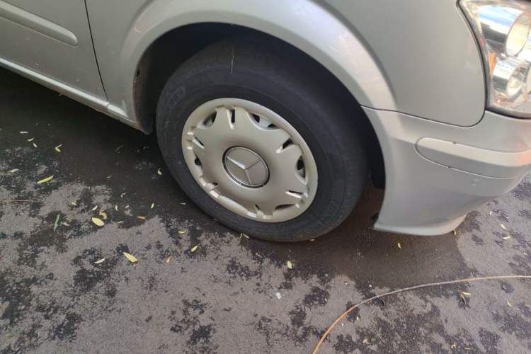 Used Mercedes-Benz Vito 2011 2.5L Elite Edition Right Front Wheel Hub