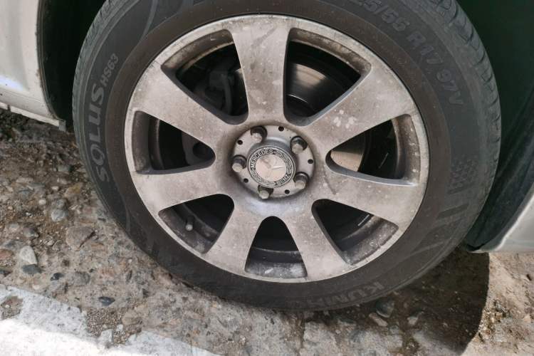 Used Mercedes-Benz Vito 2011 2.5L Elite Edition Right Front Wheel Hub