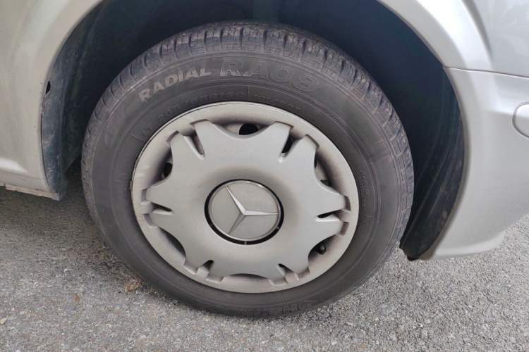 Used Mercedes-Benz Vito 2011 2.5L Elite Edition Right Front Wheel Hub