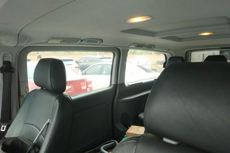 Used Mercedes-Benz Vito 2011 2.5L 7-seater executive version Right Rear Door Interior