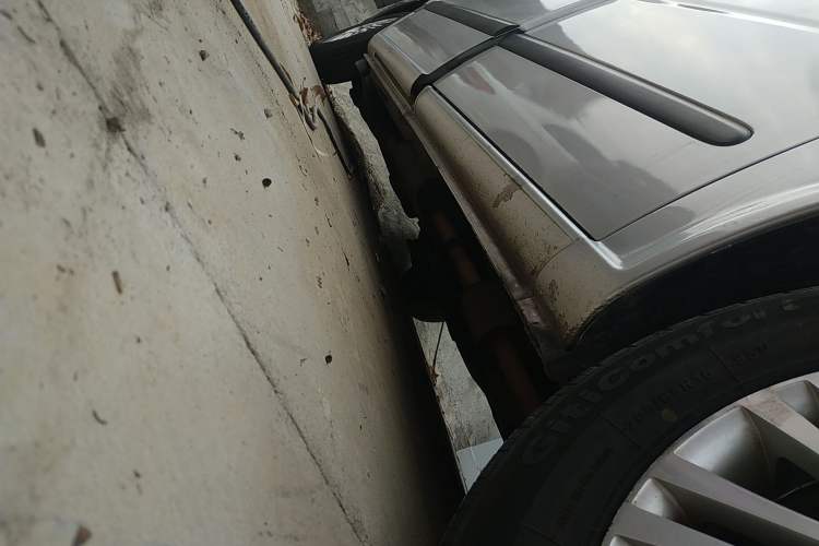 Used Mercedes-Benz Vito 2011 2.5L 7-seater executive version Right Side Sill
