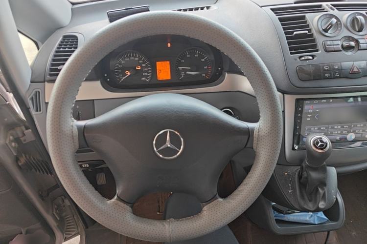Used Mercedes-Benz Vito 2011 2.5L 7-seater executive version Steering Wheel