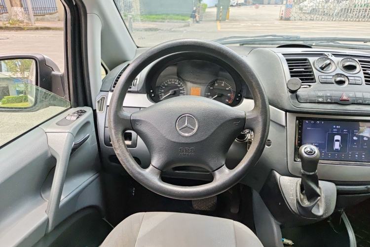 Used Mercedes-Benz Vito 2011 2.5L 7-seater executive version Steering Wheel