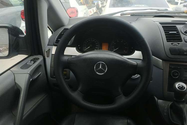 Used Mercedes-Benz Vito 2011 2.5L 7-seater executive version Steering Wheel