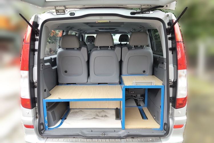 Used Mercedes-Benz Vito 2011 2.5L 7-seater executive version Trunk