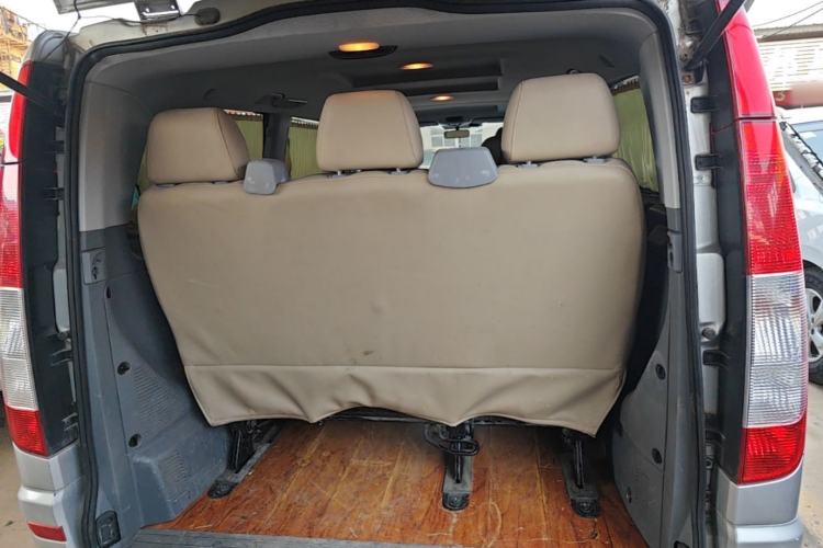 Used Mercedes-Benz Vito 2011 2.5L 7-seater executive version Trunk