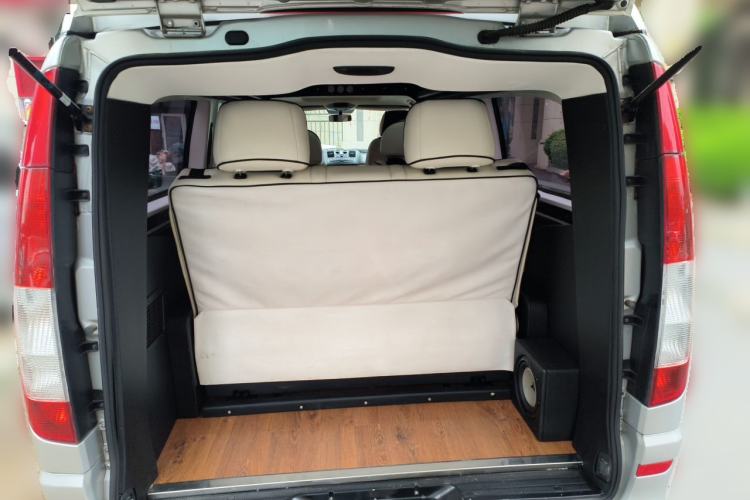 Used Mercedes-Benz Vito 2011 2.5L 7-seater executive version Trunk