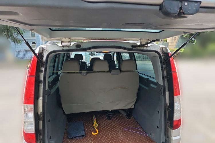 Used Mercedes-Benz Vito 2011 2.5L 7-seater executive version Trunk