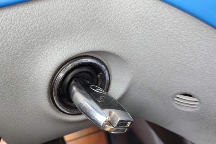 Used Mercedes-Benz Vito 2011 2.5L 7-seater executive version Vehicle Key