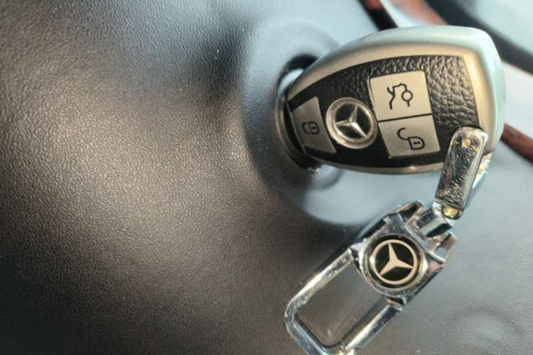 Used Mercedes-Benz Vito 2011 2.5L 7-seater executive version Vehicle Key