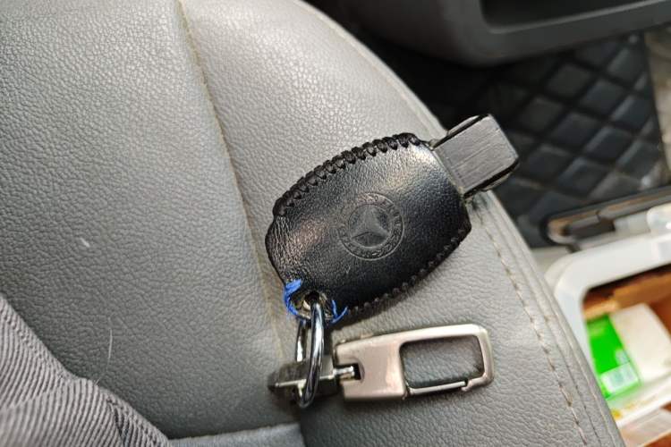 Used Mercedes-Benz Vito 2011 2.5L 7-seater executive version Vehicle Key