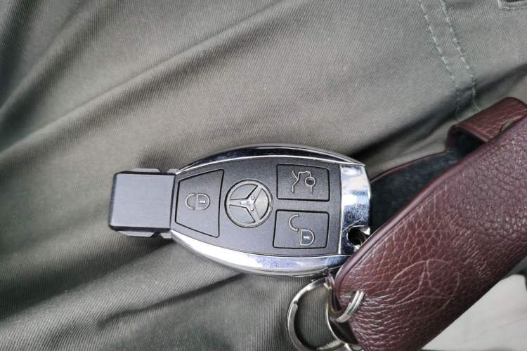 Used Mercedes-Benz Vito 2011 2.5L Elite Edition Vehicle Key