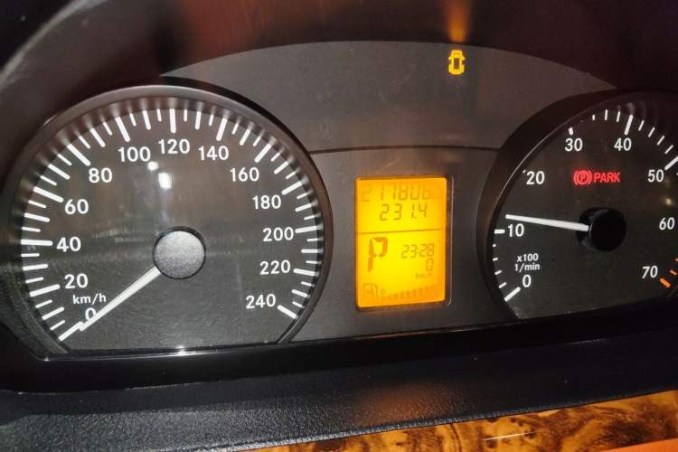 Used Mercedes-Benz Vito  Odometer Close Up