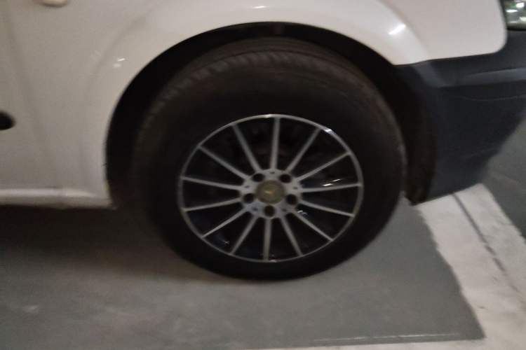 Used Mercedes-Benz Vito  Right Front Wheel Hub