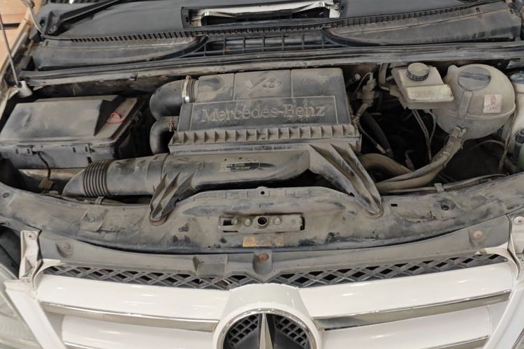 Used Mercedes-Benz Vito 2011 2.5L 7-seater executive version Engine Bay