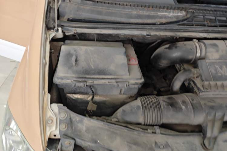Used Mercedes-Benz Vito 2011 2.5L 7-seater executive version Engine Bay Right