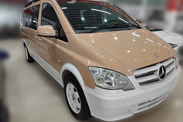 Used Mercedes-Benz Vito 2011 2.5L 7-seater executive version Front Right 45 Deg