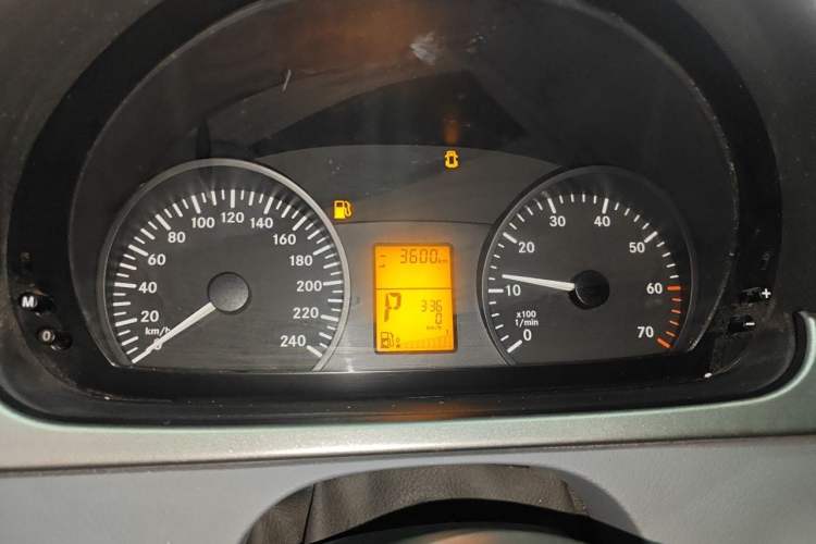 Used Mercedes-Benz Vito 2011 2.5L 7-seater executive version Instrument Cluster