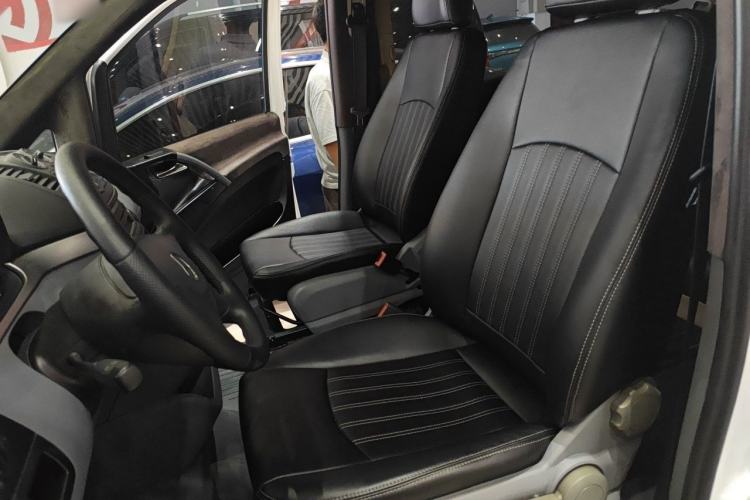 Used Mercedes-Benz Vito 2011 2.5L 7-seater executive version Left Front Seat