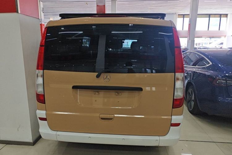 Used Mercedes-Benz Vito 2011 2.5L 7-seater executive version Rear