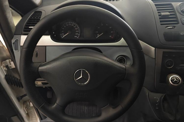 Used Mercedes-Benz Vito 2011 2.5L 7-seater executive version Steering Wheel