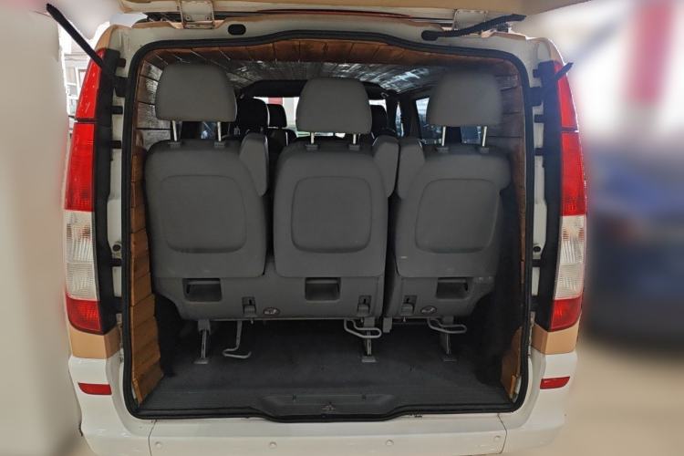 Used Mercedes-Benz Vito 2011 2.5L 7-seater executive version Trunk
