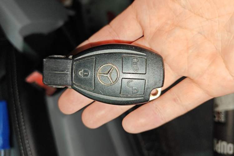 Used Mercedes-Benz Vito 2011 2.5L 7-seater executive version Vehicle Key