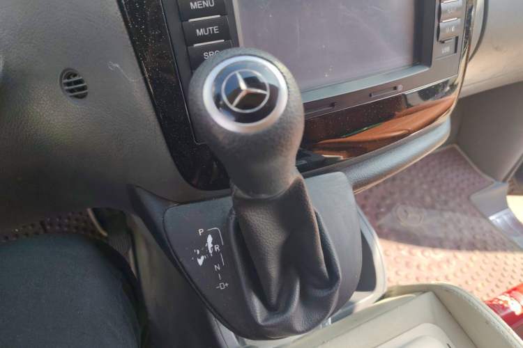 Used Mercedes-Benz Vito  Gear Lever