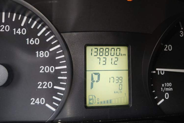 Used Mercedes-Benz Vito  Odometer Close Up