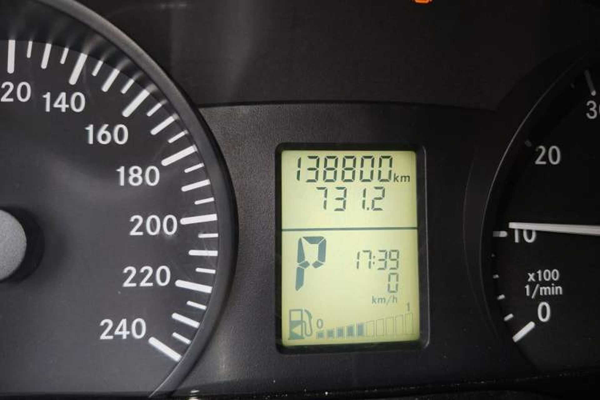 Used Mercedes-Benz Vito  Odometer Close Up