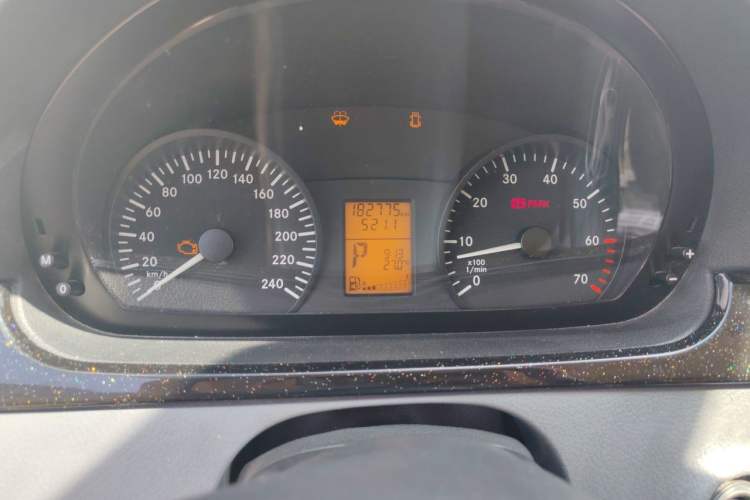 Used Mercedes-Benz Vito  Odometer Close Up