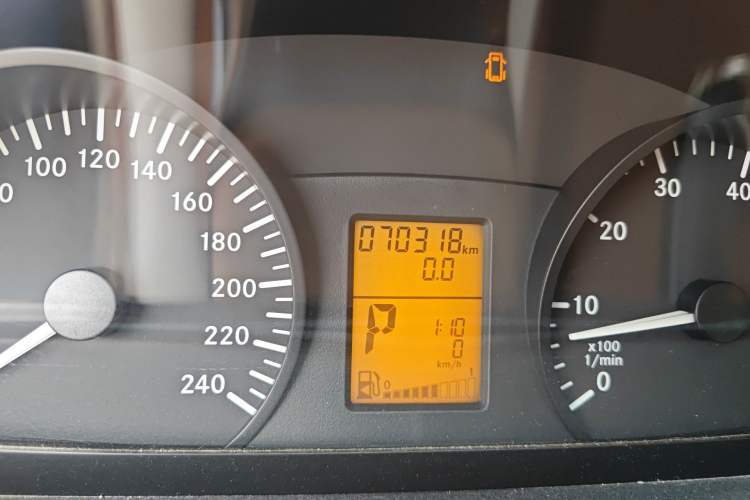 Used Mercedes-Benz Vito  Odometer Close Up