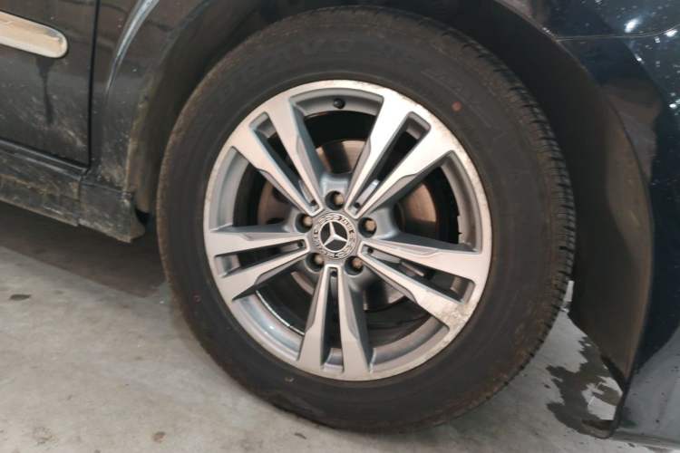 Used Mercedes-Benz Vito  Right Front Wheel Hub