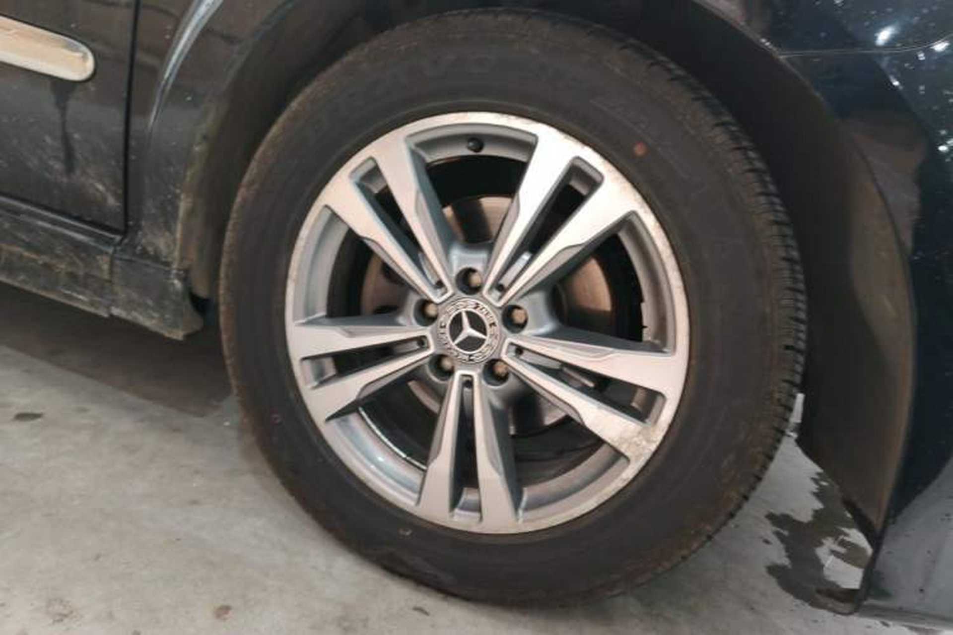 Used Mercedes-Benz Vito  Right Front Wheel Hub