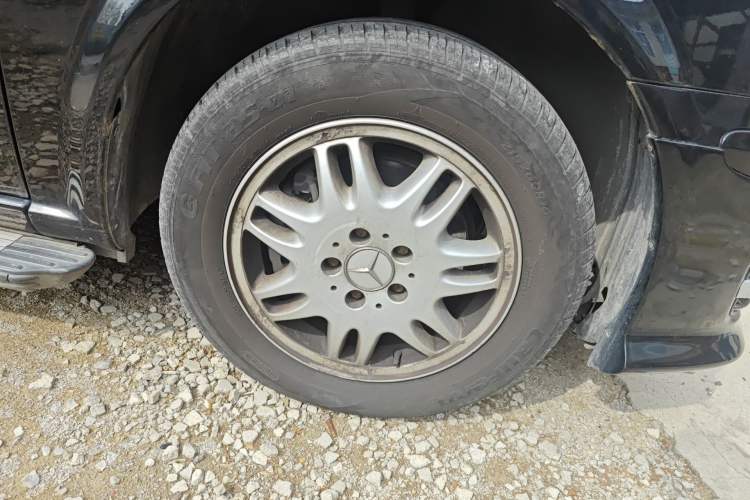 Used Mercedes-Benz Vito  Right Front Wheel Hub